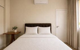 APARTAMENTO DOS SONHOS EM COPACABANA, localização incrível, 3min da praia e perto de Ipanema